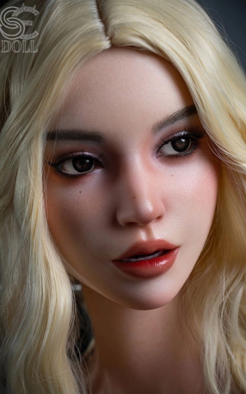 Isla, uma loira muito sensual e prestável • SiliconGirls