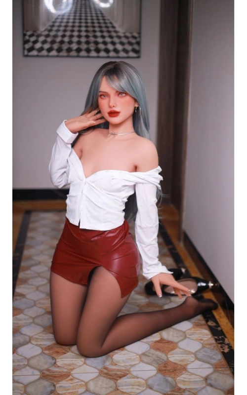 Vanya, passional e juvenil • SiliconGirls