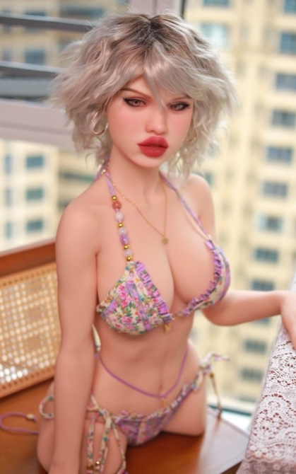 Torso Blaze, a rebelde festeira • SiliconGirls