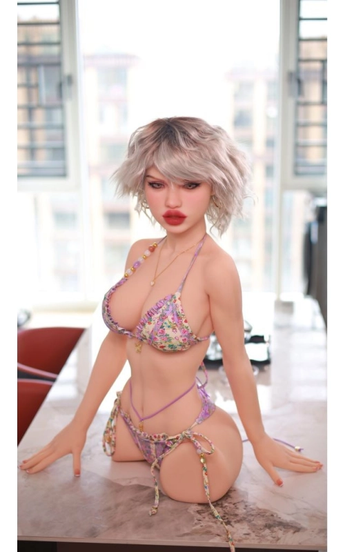 Torso Blaze, la rebelde fiestera • SiliconGirls