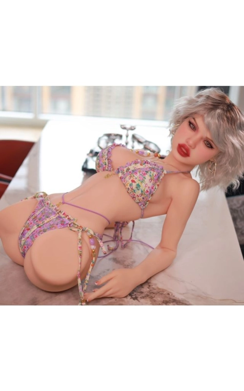 Torso Blaze, la rebelde fiestera • SiliconGirls