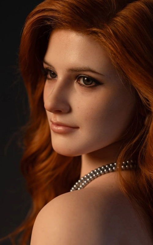 Poppy, mistura de elegância e sensualidade • SiliconGirls
