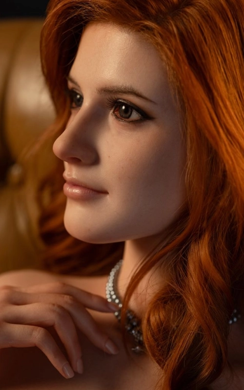 Poppy, mistura de elegância e sensualidade • SiliconGirls