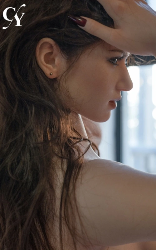 Elva, mistura de elegância e sensualidade • SiliconGirls
