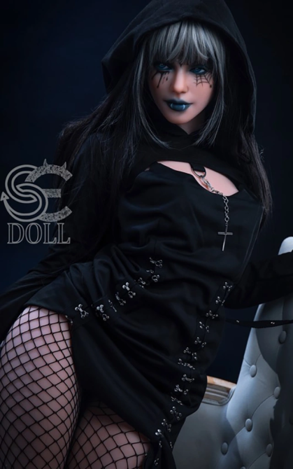 Morticia, una vampira muy gótica • SiliconGirls