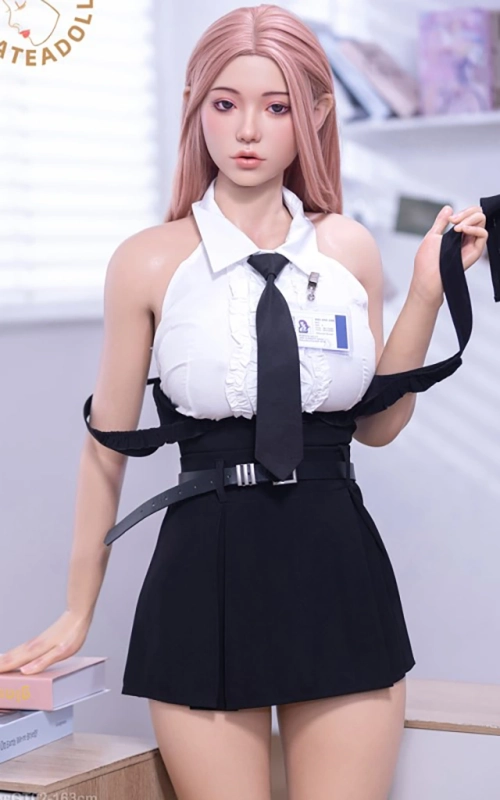 Yujin, pronta para aquecer o frio inverno • SiliconGirls