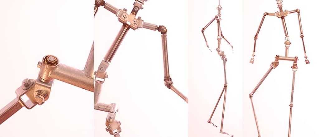 esqueleto metálico articulado da boneca sexual